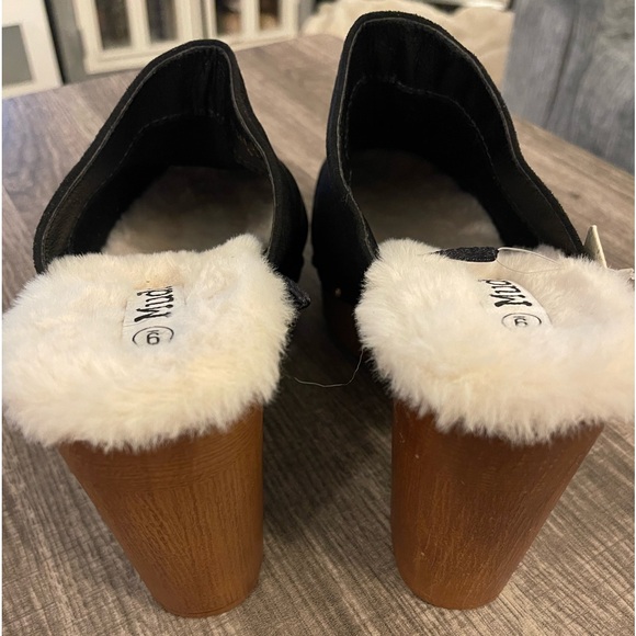 Mud - Megan Black Studded Soft Faux Fur
Chunky Brown Heels Clogs Size 9. New - Picture 3 of 9